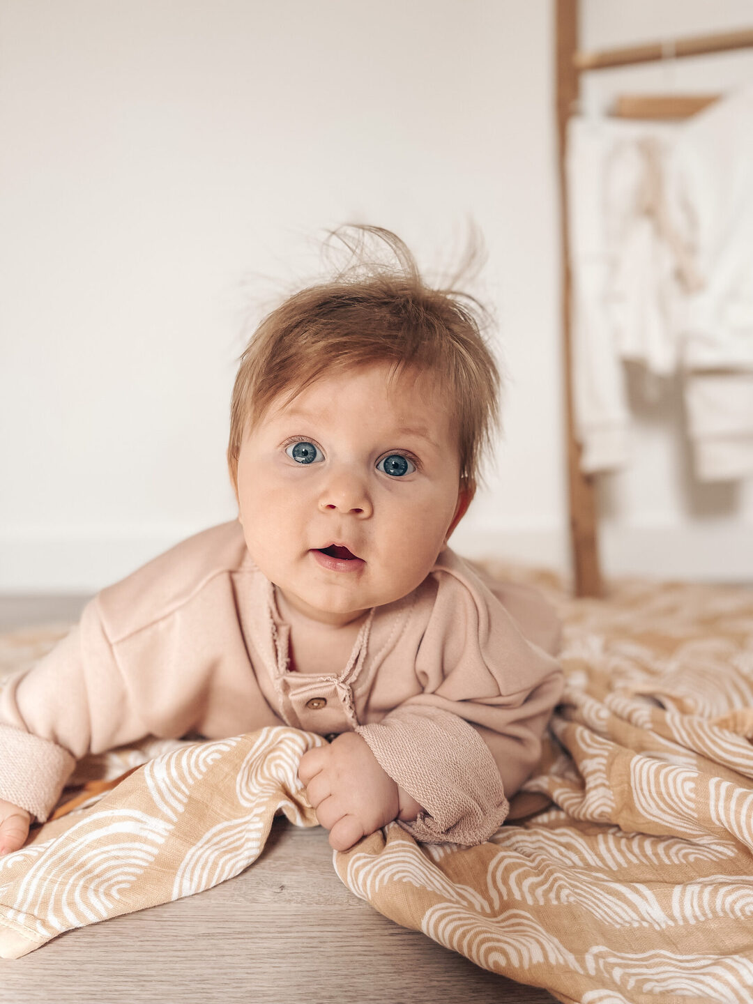 Beige three-thread suit 