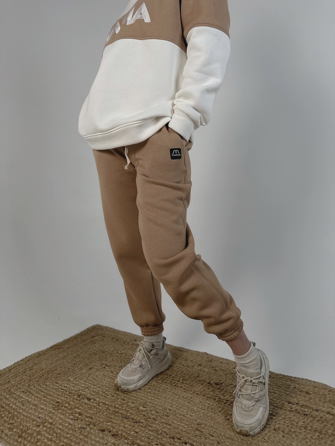 Штани джогери женские Beige. Новая коллекция Изображение