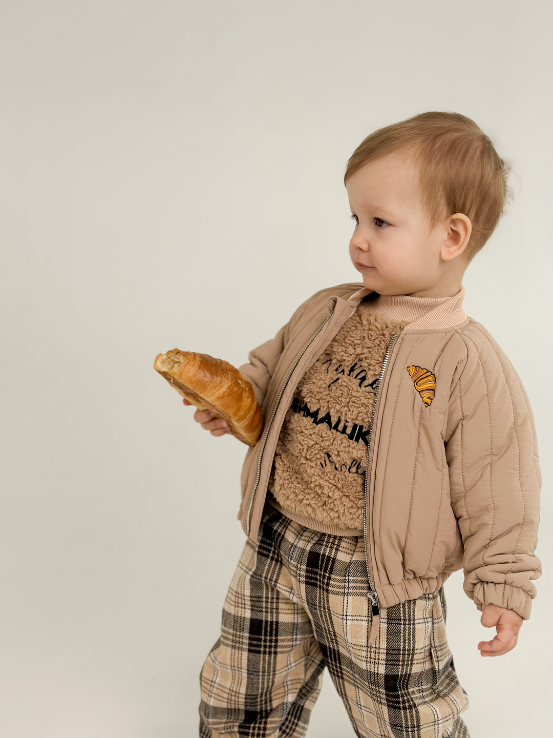 Куртка-бомбер детская из стеганной плащевки Croissant. Новая коллекция Изображение