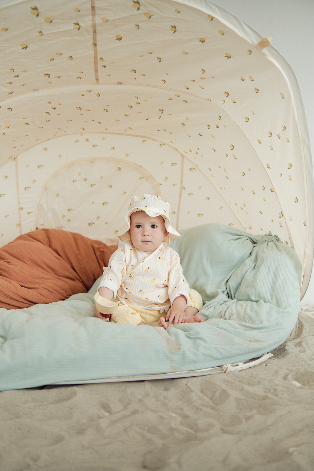Children's kimono made of muslin lemons. New collection 