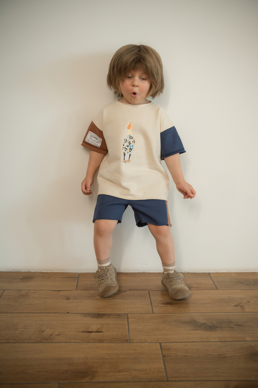 Children's T-shirt Duckling sleeve chocolate/blue. New collection 